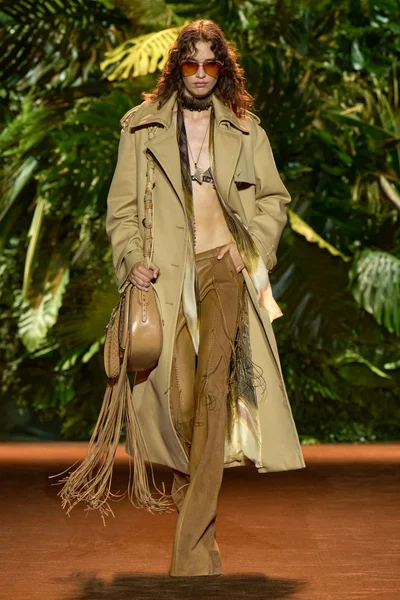 Look 19